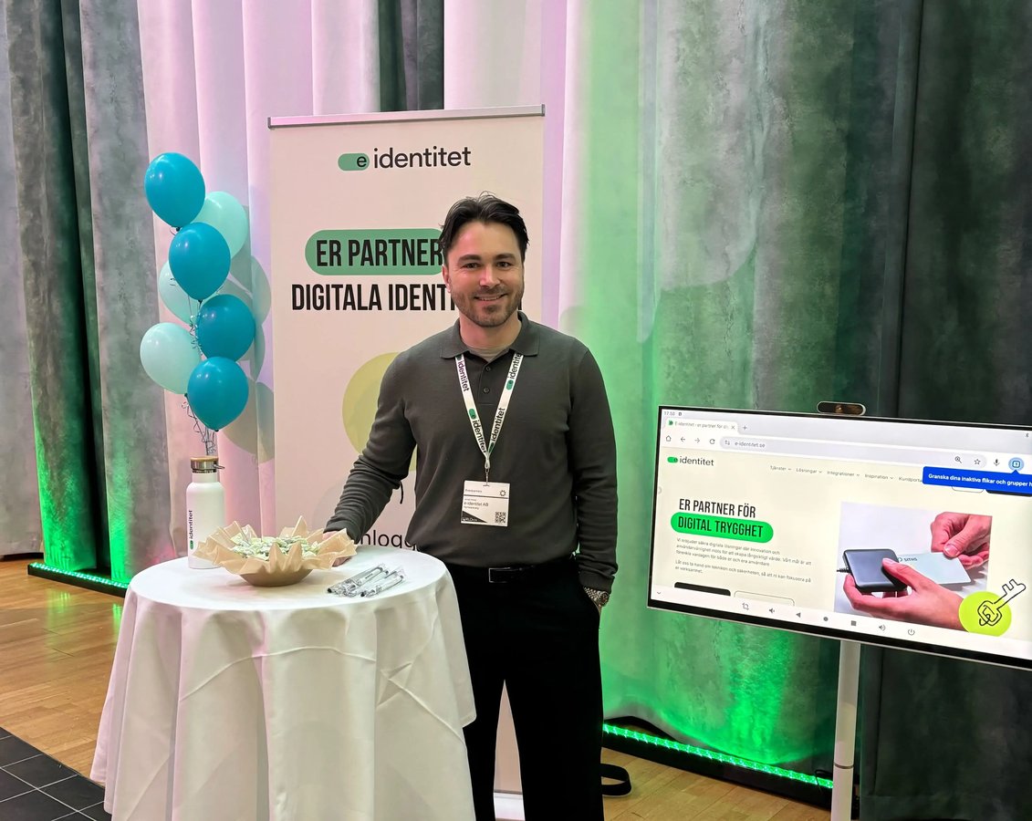 Jonas Hruby på Time Care Forum 2026, representerar e-identitet i mäss-monter